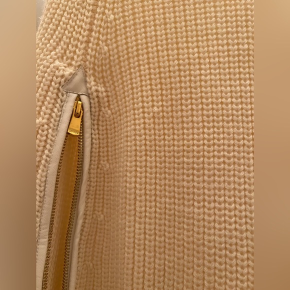 Guess Cream Cable Knit Cape With Gold Zipper Hardware - Picture 3 of 5
